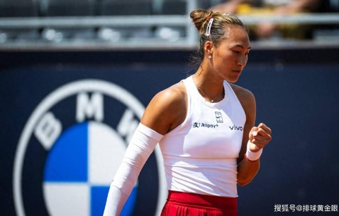 郑钦文只丢5局横扫晋级16强！又被判发球超时，心态蜕变未受影响