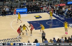 希望没事啊！哈登投进三分后被防守带倒 卢叫停换下主力投子认负