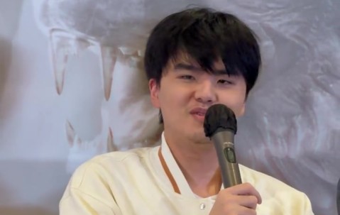 你对他做了什么？Lwx：Doinb给我们当了一次教练就烂掉了 很奇怪