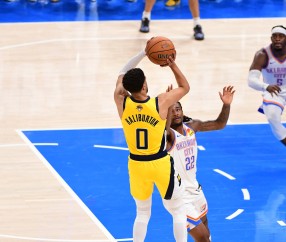 ?韦德:搞件球衣找哈利伯顿签名去 他真TMD是个超级巨星