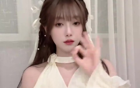 主持小钰分享手势舞视频：把爱串成项链