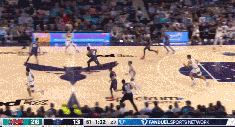 观赏性拉满！小皮蓬半场仙人指路 莫兰特腾空起飞轻松背扣?